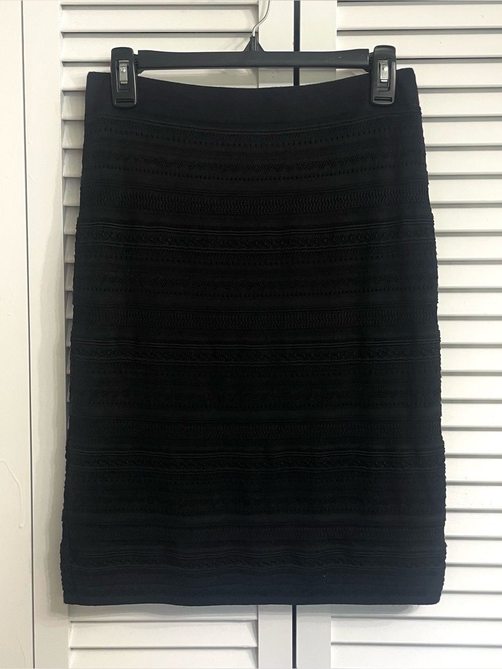 White House Black Market Black Textured Pencil Skirt Pull On Stretch Lines Sz S